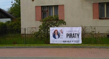 Volby se blíží a budou zase pirátské plachty - pomůžete i letos?